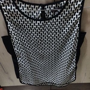 Sleeveless code top
